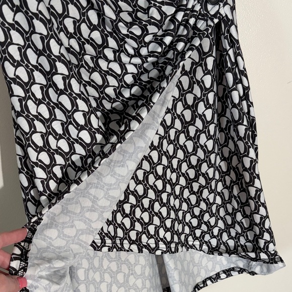 SHEIN Black and White Geometric Mini Wrap Dress - Picture 5 of 5